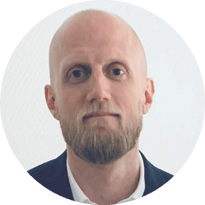 Rikard Staveby, Telian sosiaalisen median suhteiden johtaja Ruotsissa.
